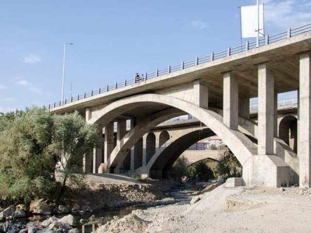 جسر حامي بمدينة كرج