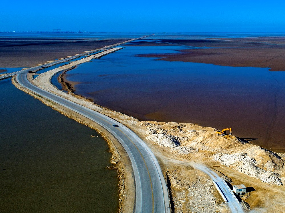 Construction of new road and bridge access to Negin Island Bushehr